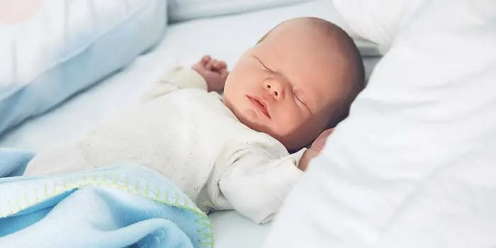 Em bé không ngủ liên tục nguyên đêm có gì bất thường không?