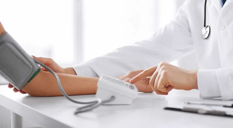 Bị tụt huyết áp: Dấu hiệu, triệu chứng biểu hiện và nguyên nhân là gì?