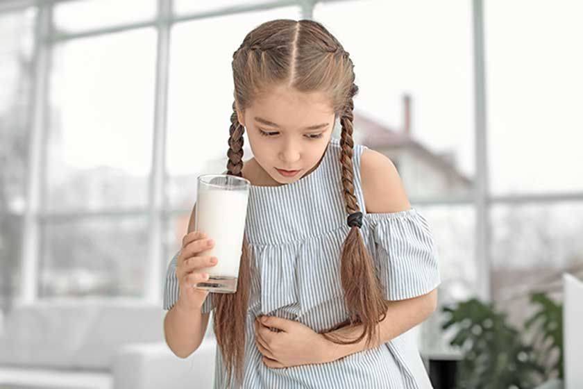 Trẻ bị dị ứng đạm sữa bò có dấu hiệu, triệu chứng là gì?