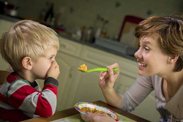 Trẻ biếng ăn phải làm sao? Nguyên nhân và cách điều trị